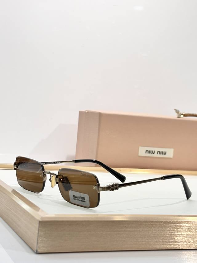 Miu Mi* Mod：Smu50Yv Size:53-20-145 复古风 充满Nerd气的墨镜