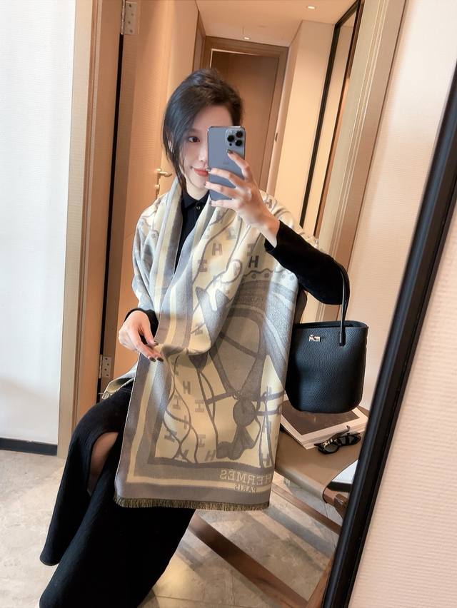 新款 年永不过时，买到都说好女神及日常都非常好搭配的款平时穿搭也非常好搭配，整个人看起来都会神采奕奕好多不用多说，细节品质都看得清楚，绝对获赞的高规格品质尺寸：