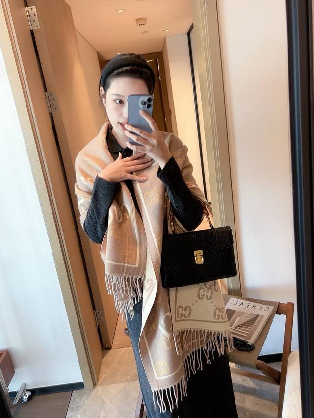 三色包芯纱 新款 年永不过时，买到都说好女神及日常都非常好搭配的款平时穿搭也非常好搭配，整个人看起来都会神采奕奕好多不用多说，细节品质都看得清楚，绝对获赞的高规