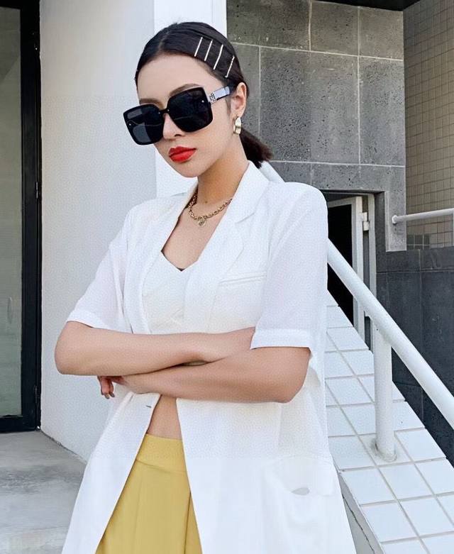 Louis Vuitton 路易威登款新墨镜 Lv 专新柜款发售～经典方框，标志性镜识腿别度非常高一就看是价值不菲日常不夸张，很适合亚人洲脸型型号：L1267