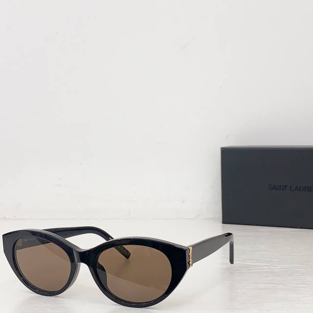 Saint Laurent Model∶Slm148 F Size：54口18-145