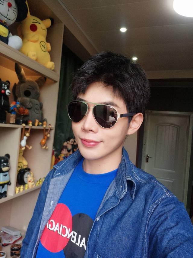 阿玛尼偏光金属男款大框太阳镜 材质：宝丽来高清偏光镜片，夏日出行必备款。型号：A088