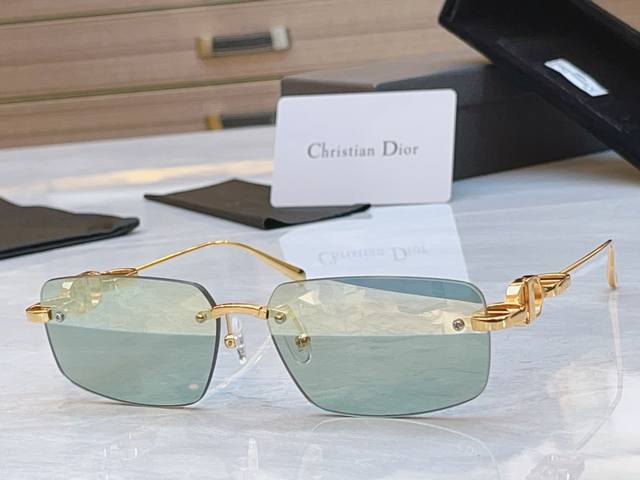 Dio* 迪*奥新款太阳镜， Model：Dior S4U，Size：61口15-155