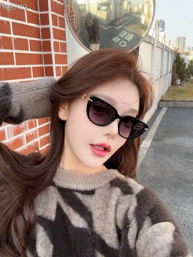 Louis Vuitto*Model：Z1873 Size：52口19-145