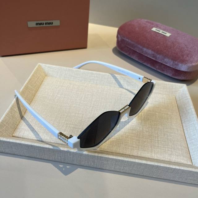 Miumiu缪缪25年欧洲站新款高端方框个性太阳墨镜