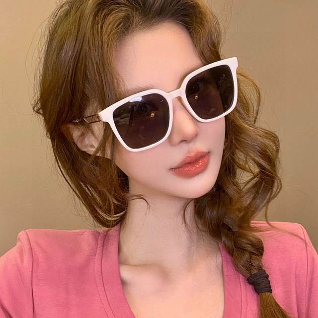 Dior 2025开春新款 潮流爆款 时尚方框偏光太阳镜 高品质 佩戴舒适 网红潮款墨镜 女士高清偏光太阳镜 高品质Tr镜框 型号：Cd35511