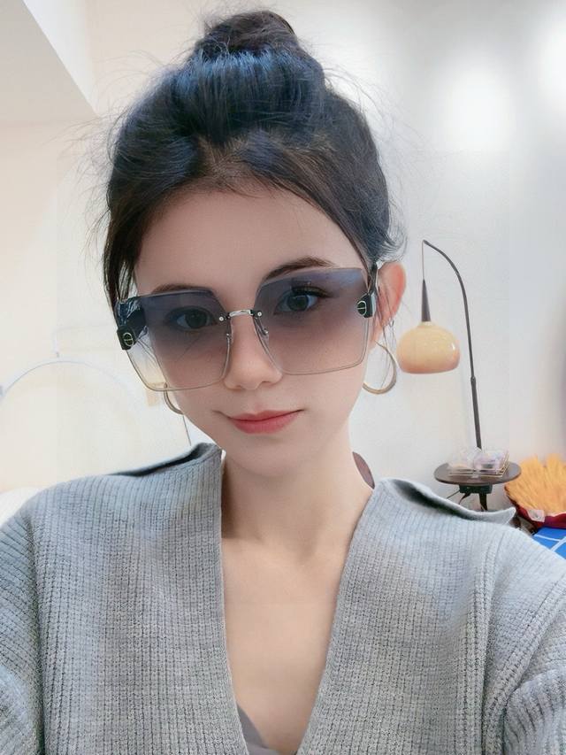Dior-迪奥 2025开春新款 潮流爆款 时尚方框太阳镜 高品质 佩戴舒适 网红潮款墨镜 型号：D0119
