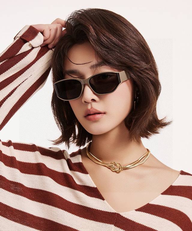 Gucci 2025开春新款 潮流爆款 时尚方框偏光太阳镜 高品质 佩戴舒适 网红潮款墨镜 女士高清尼龙偏光太阳镜 高品质Tr镜框 型号：G0317