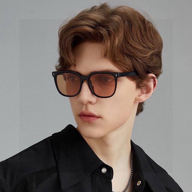 Gucci 开春新款 潮流爆款 时尚方框偏光太阳镜 高品质 佩戴舒适 网红潮款墨镜 女士高清尼龙偏光太阳镜 高品质Tr镜框 型号：G02804