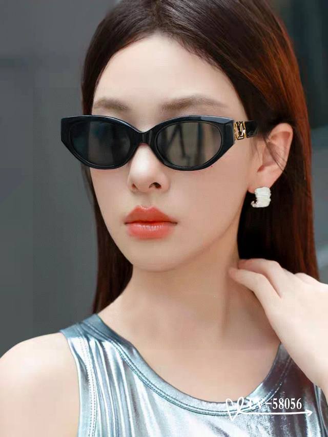 路易威登-Lv . 宝丽来树脂镜片 . Tr镜架轻便佩戴舒适 . Size：65-13-145 . 新款太阳镜减轻强光负担，明星同款，遮挡有害光线防辐射，出行旅