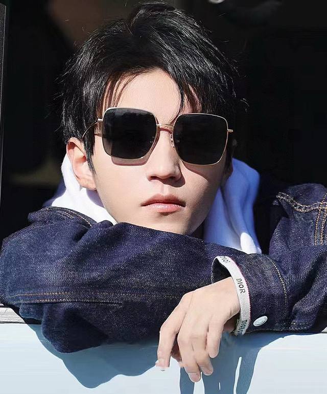 Gucci 男款炫彩飞行员偏光太阳镜 材质：高清尼龙加厚卡槽高清偏光镜片 无边框镜架颜型号：G9805