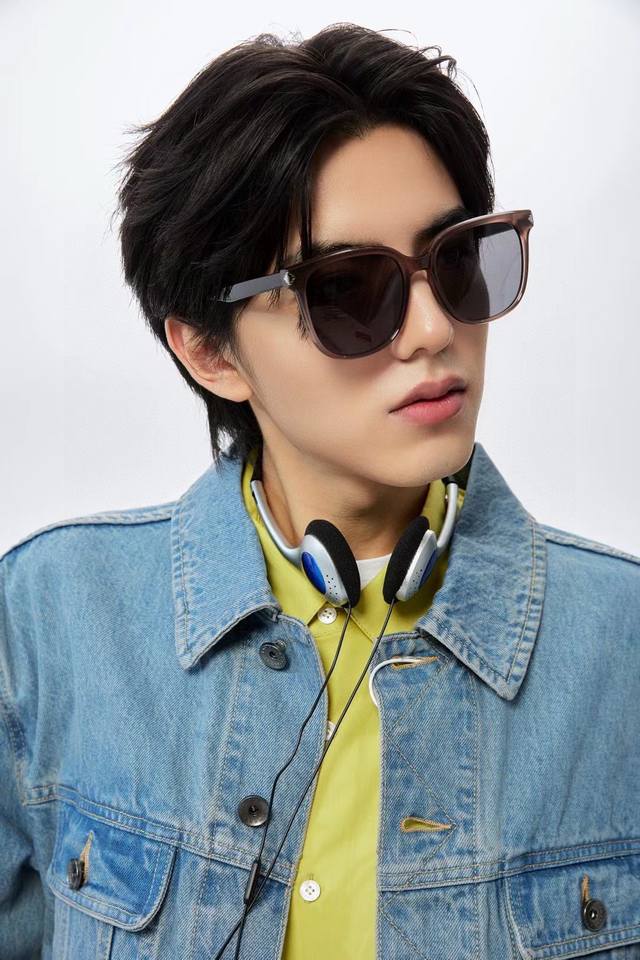 Gucci 2025开春新款 潮流爆款 时尚方框偏光太阳镜 高品质 佩戴舒适 网红潮款墨镜 女士高清尼龙偏光太阳镜 高品质Tr镜框 型号：G77722