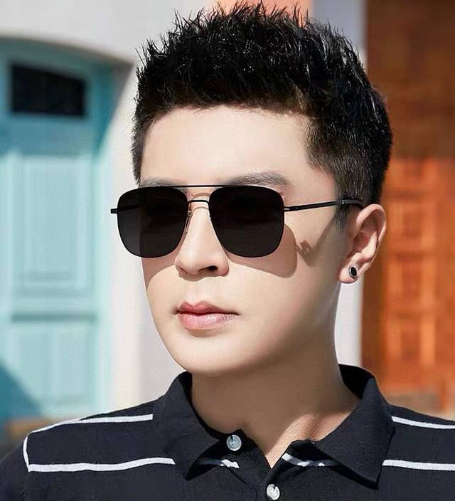 Gucci 2025春夏新款超轻无螺丝压不坏系列情侣款太阳镜高清尼龙镜片完美品质，适合各种脸型，经典太阳镜亮相时装周.超酷拉风 实物精致 超个性 型号：G351