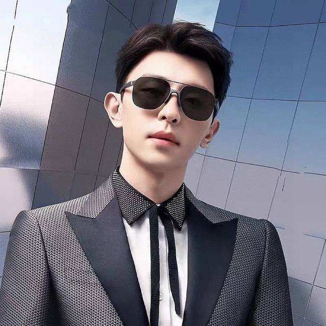 Gucci 男款炫彩飞行员偏光太阳镜 材质：高清尼龙加厚卡槽高清偏光镜片 无边框镜架颜型号：G2807