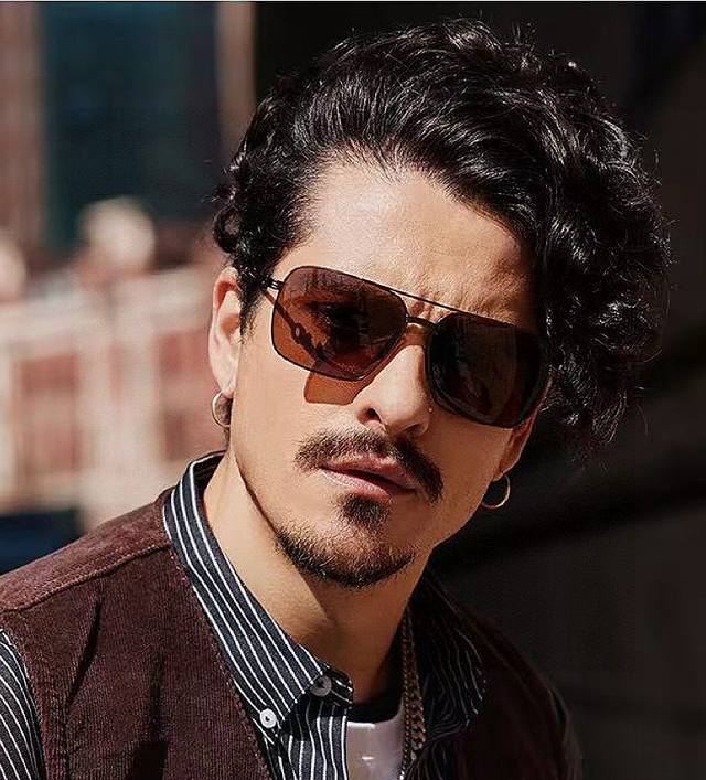 Cartier 卡地亚 男女款偏光墨镜 双色烤漆工艺 进口宝丽来偏光镜片 顶级做工彰显非凡品味 高品质 型号：Ck5 1