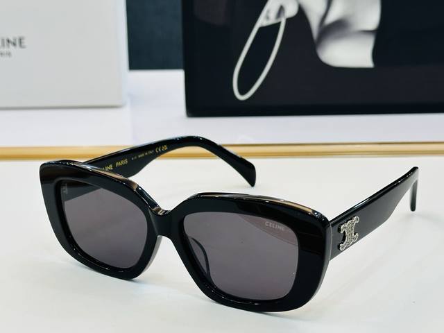 Celine 赛琳 Cl40216U Size：56口16-145 一直热销的款式，欧美风 光泽度好 Xl质感强 工艺超赞
