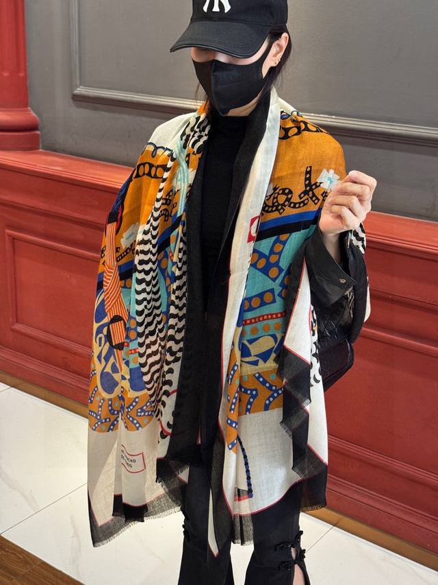 专柜同步 Hermes家买了都说好看 马鞍羊绒长巾 推荐顶级工艺超值爱马仕专柜爆款羊绒长巾立体呈现图案纹路实物档次极高特殊工艺高端研发惊艳问世特殊尖端工艺处理受