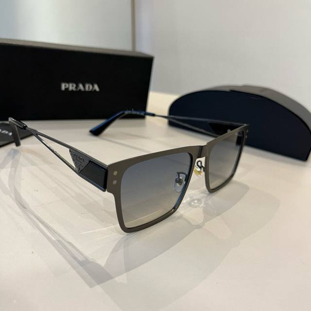 prada 普拉达 界级大师制造. 太阳墨镜 高档 潮流时尚百搭男士 女士款百搭瘦脸太阳镜 高品质 ！开车太阳镜 ！