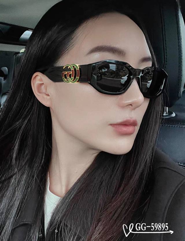 意大利古奇-Gucci . 宝丽来树脂高清镜片 . Tr镜架-轻便佩戴舒适 . Size：57-16-148， . 新款Gg家太阳镜减轻强光负担，遮挡有害光线防