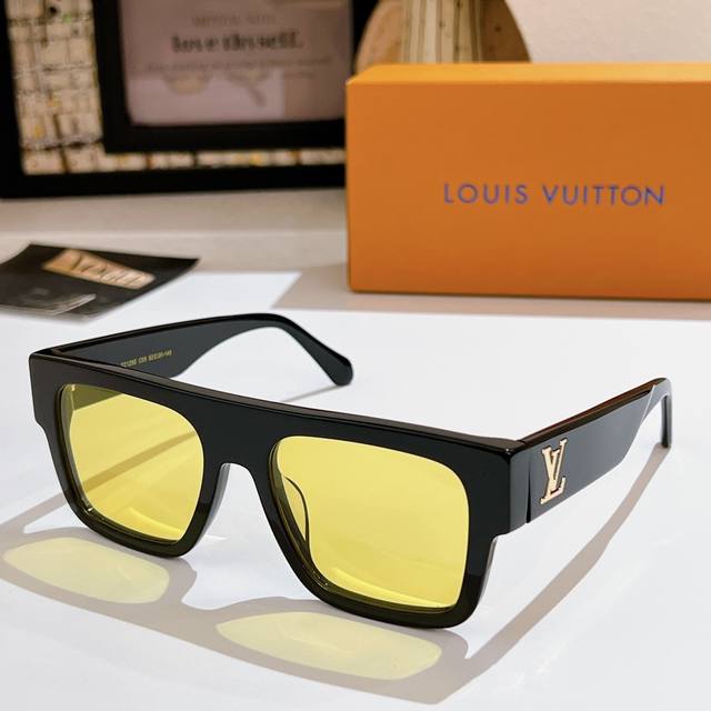 Louis Vuitto* Mod：Z2125W Size：55口18-145