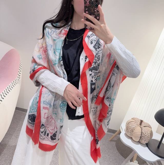 金丝线版 上新 超级有腔调！！！巨巨巨巨美的闪光女神 谁懂这种秋冬调性的美啊？！！！这款小香披肩也是我疯狂喜欢的一款，一试完就爱惨！！！300支戒指绒镶嵌进口柔