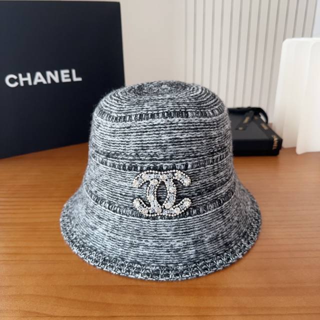 Chanel 渔夫帽 让兼顾时尚和遮阳的简约桶帽 出游拍照拗造型必备敲显脸小