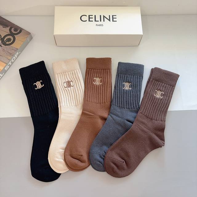 配包装 一盒5双 Celine 赛琳 高版本羊绒刺绣长筒袜子潮人必不可少的时尚专柜代购长筒袜子 ，超好搭配