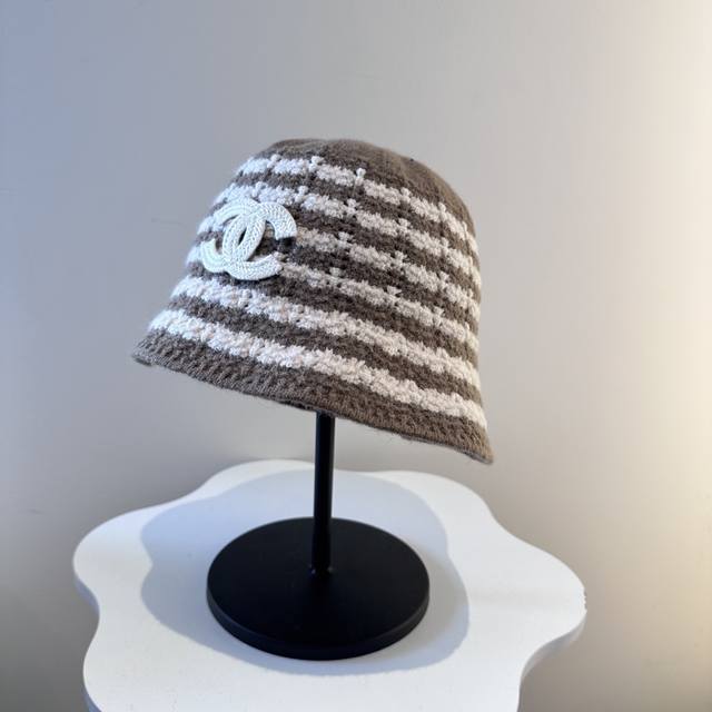 Chanel 简约新款针织渔夫帽 秋冬必入，很百搭～