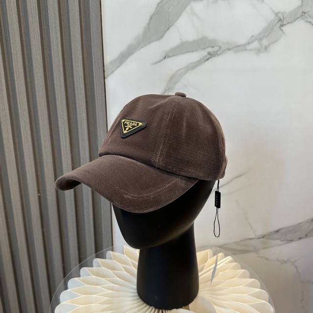 特批 劲爆新款 prada 普拉达 爆款金标貂绒高端棒球帽，欧美重工手法，曰韩潮流，时尚大气，帅哥美女必入款配防尘袋男女必备！！！