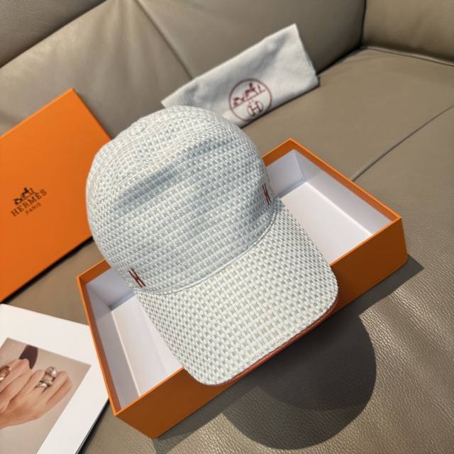 配盒子布袋，HermèS 爱马仕 原单棒球帽，经典H， 正品开模订制，原版透气帆布面料+头层牛皮，原厂精钢调节扣，做工细致，时尚帅气质量超赞！