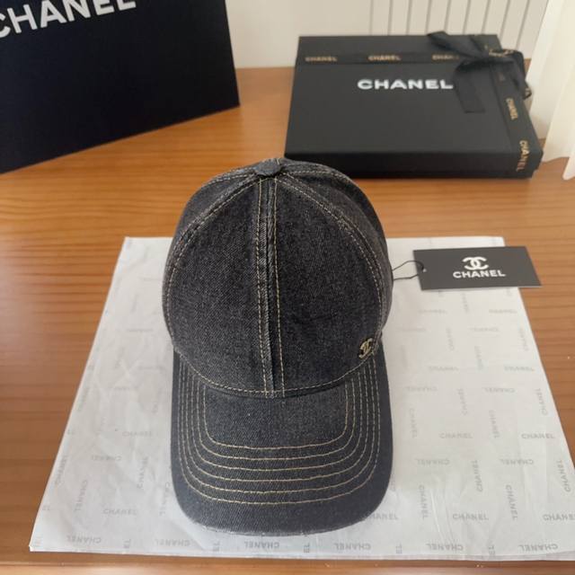 Chanel香奈儿新款牛仔蓝复古款渔夫帽 节假日旅游带它出去美美哒 中古款哟.这种帽子不容易撞款 现货