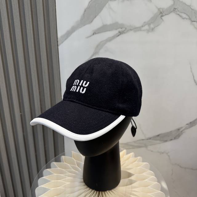 Mium缪缪秋冬新款羊绒棒球帽 简约，经典，耐看！男女同款情侣款 各种百搭！相信我，拿捏不住时髦感的加一顶鸭舌身 随随便便就能Get博主腔调～主打的就是一个极简