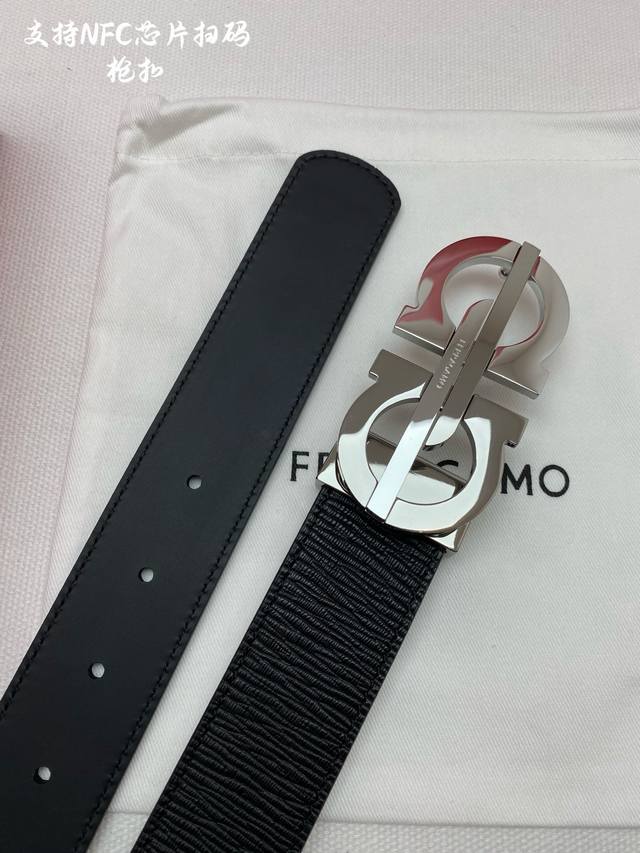 f3.5Cm高级定制款男士皮带 ，双面进口牛皮，自行选择搭配 真材实料 很有质感 时尚经典不失风范 可自行裁剪 ！