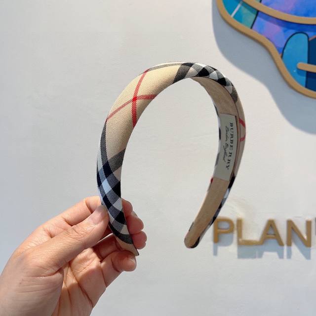 配包装 巴宝莉Burberry 新款发箍，客供面料 细节全部实拍！非常耐看又百搭、适合各种场合搭配！