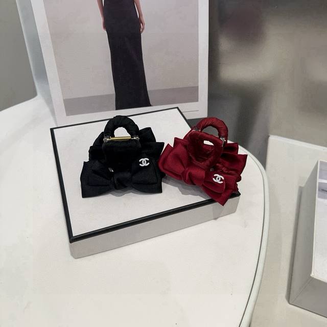 配包装盒 Chanel 香奈儿 最火爆新款抓夹，绝美的一款！时尚潮品 小仙女必眼入