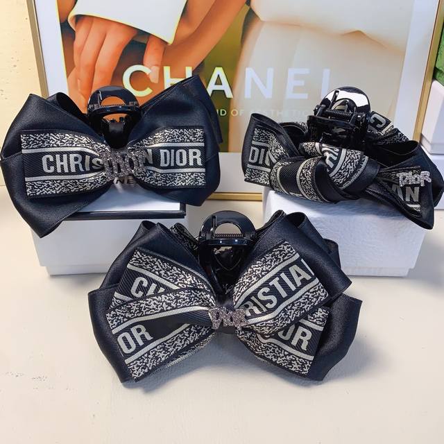 Dior迪奥 Dior抓夹 蝴蝶结Logo抓夹气质百搭日常精致小单品 小仙女必入单品 宝藏款 闭眼入推荐款 单个配发箍盒