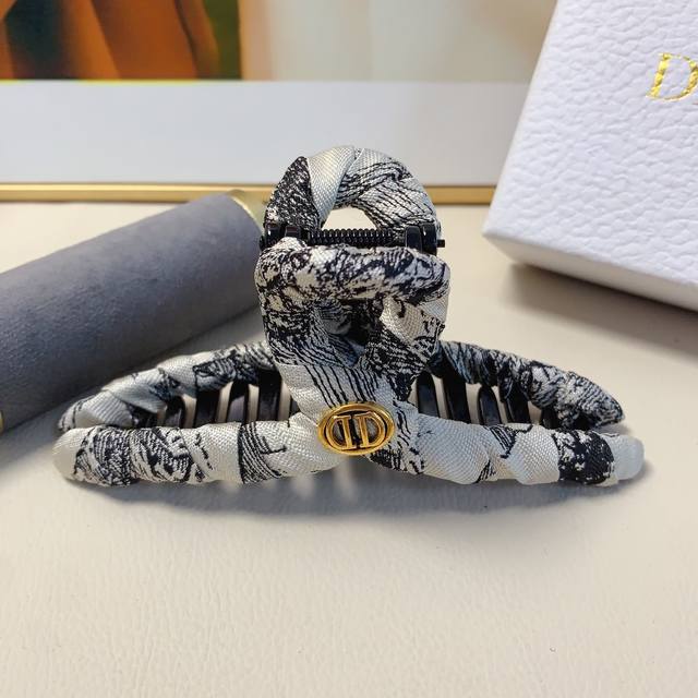 Dior迪奥 Dior抓夹 森林款抓夹气质百搭日常精致小单品 小仙女必入单品 宝藏款 闭眼入推荐款 单个配发箍盒