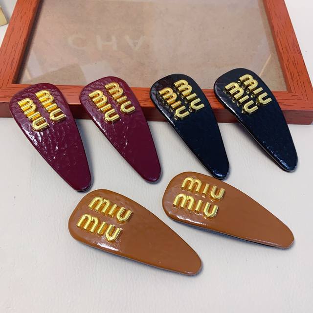Miumiu缪缪 Miumiu发夹 新款边夹刘海夹Bb夹压夹日常精致小单品 气质百搭小仙女必入单品 宝藏款 闭眼入推荐款 一对