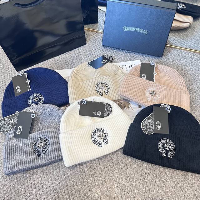 克罗心 秋冬款羊毛针织毛线帽 这款必定是极简主义的最爱 干净，利索，时尚百搭，绝对不挑脸型！ 属于时尚经典的万年款