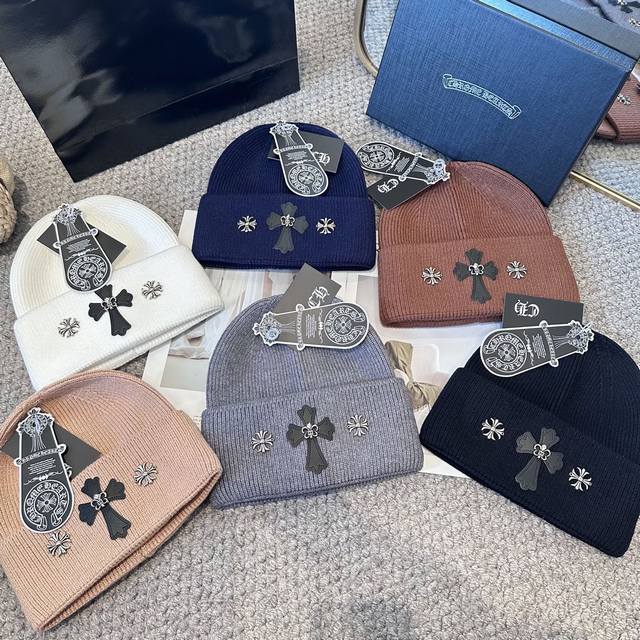 克罗心 秋冬款羊毛针织毛线帽 这款必定是极简主义的最爱 干净，利索，时尚百搭，绝对不挑脸型！ 属于时尚经典的万年款