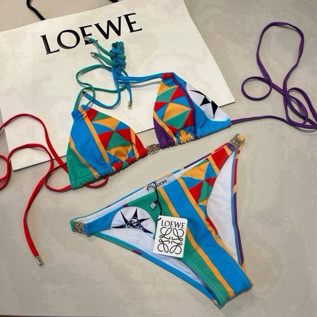 罗意威Loewe新款比基尼泳衣适合多种场景的游泳衣♀海边 游泳池 温泉 水上乐园 漂流都可以内搭外穿也完全可以 面料：透气舒适。速干弹性的游泳衣更加帖肤易清洗