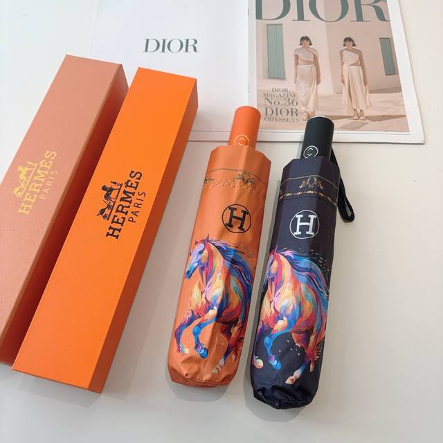 爱马仕 HermèS 新款 极品H家三折自动伞重磅呈现 以其精湛的工艺技术和源源不断的想像力 新涂层技术伞布 带来令人惊喜的遮光效果 让防晒及隔热性能更优保障