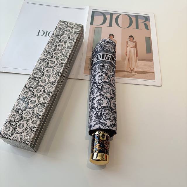 Dior 迪奥 三折自动折叠晴雨伞 时尚原单代工品质 细节精致 看得见的品质 打破一成不变 色泽纯正艳丽！