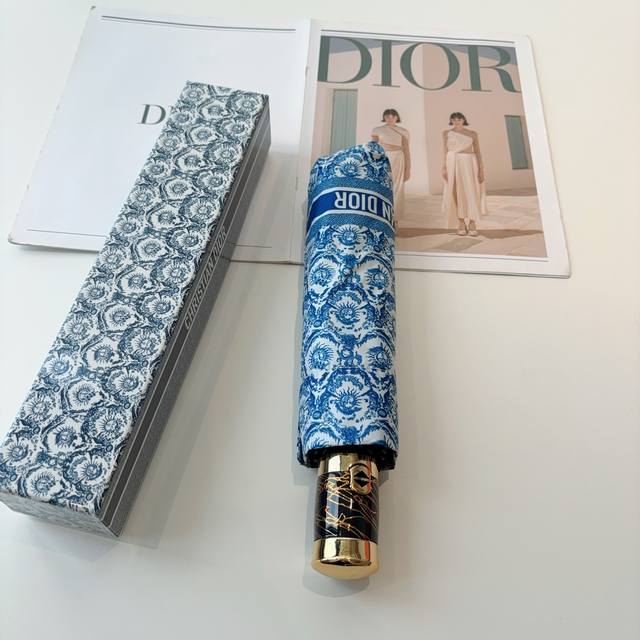 Dior 迪奥 三折自动折叠晴雨伞 时尚原单代工品质 细节精致 看得见的品质 打破一成不变 色泽纯正艳丽！