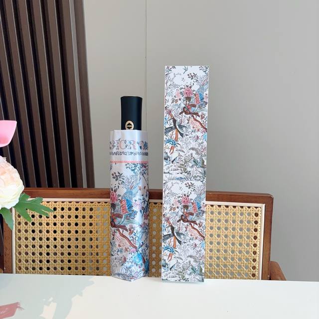 Dior 迪奥 三折自动折叠晴雨伞 时尚原单代工品质 细节精致 看得见的品质 打破一成不变 色泽纯正艳丽！