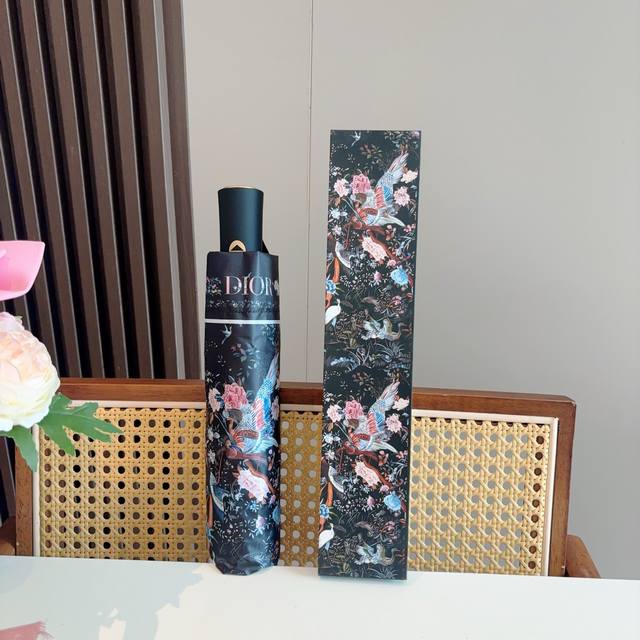 Dior 迪奥 三折自动折叠晴雨伞 时尚原单代工品质 细节精致 看得见的品质 打破一成不变 色泽纯正艳丽！