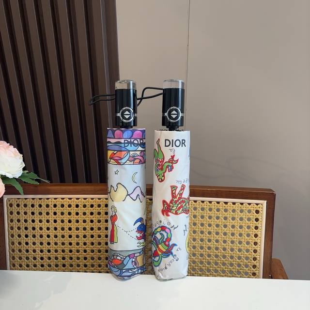 Dior 迪奥 三折自动折叠晴雨伞 时尚原单代工品质 细节精致 看得见的品质 打破一成不变 色泽纯正艳丽！