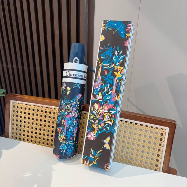 Dior 迪奥 三折自动折叠晴雨伞 时尚原单代工品质 细节精致 看得见的品质 打破一成不变 色泽纯正艳丽！