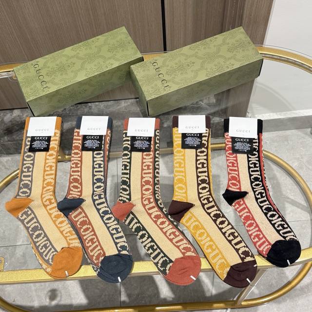 配包装 一盒五双 Gucci 古奇小香家新品高筒双针双路袜子专柜同步长袜，超级经典的G家标志百看不厌纯棉材质，双针双路织造，上脚透气柔软舒适，全品相订单，超级N
