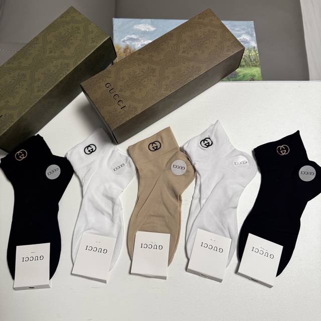 特 Gucci 古奇G家新品女款袜子 一盒五双 轻薄款，经典双G字母刺绣，透气柔软舒适，超火爆小单品，大牌出街，潮人必备超好搭